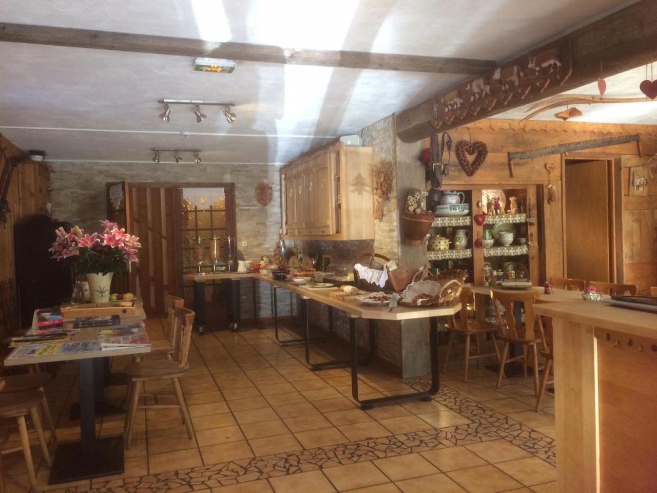 Au Bois De Lune Chatel Exterior photo